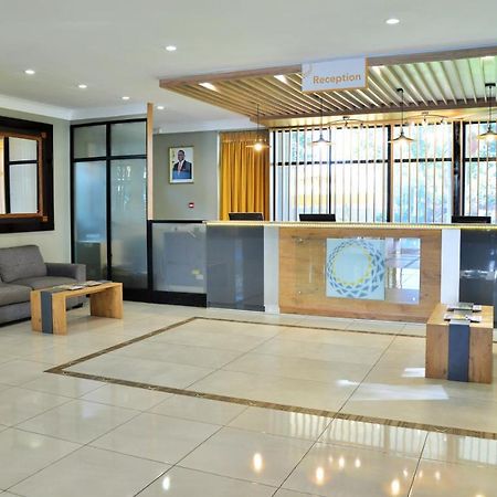 Cresta Oasis Hotel Harare Exterior photo