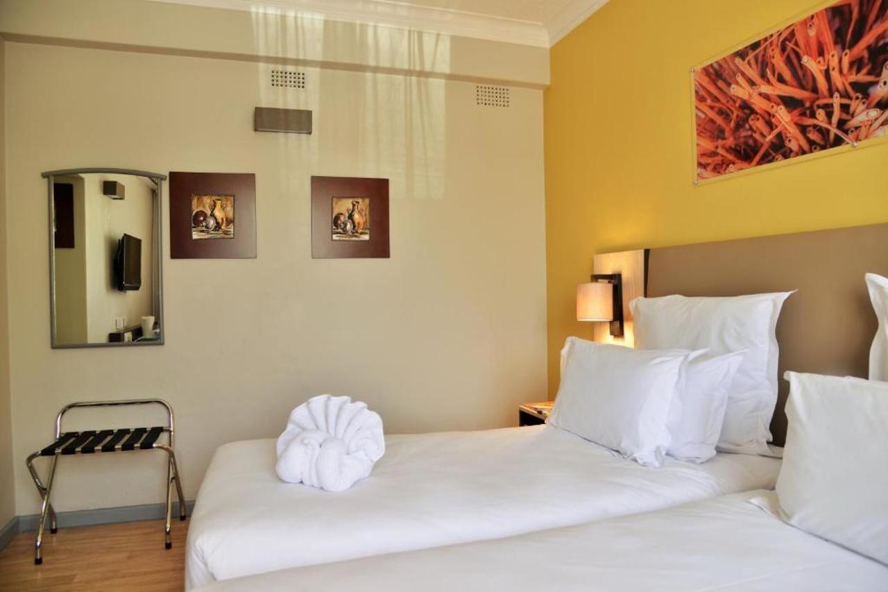 Cresta Oasis Hotel Harare Exterior photo