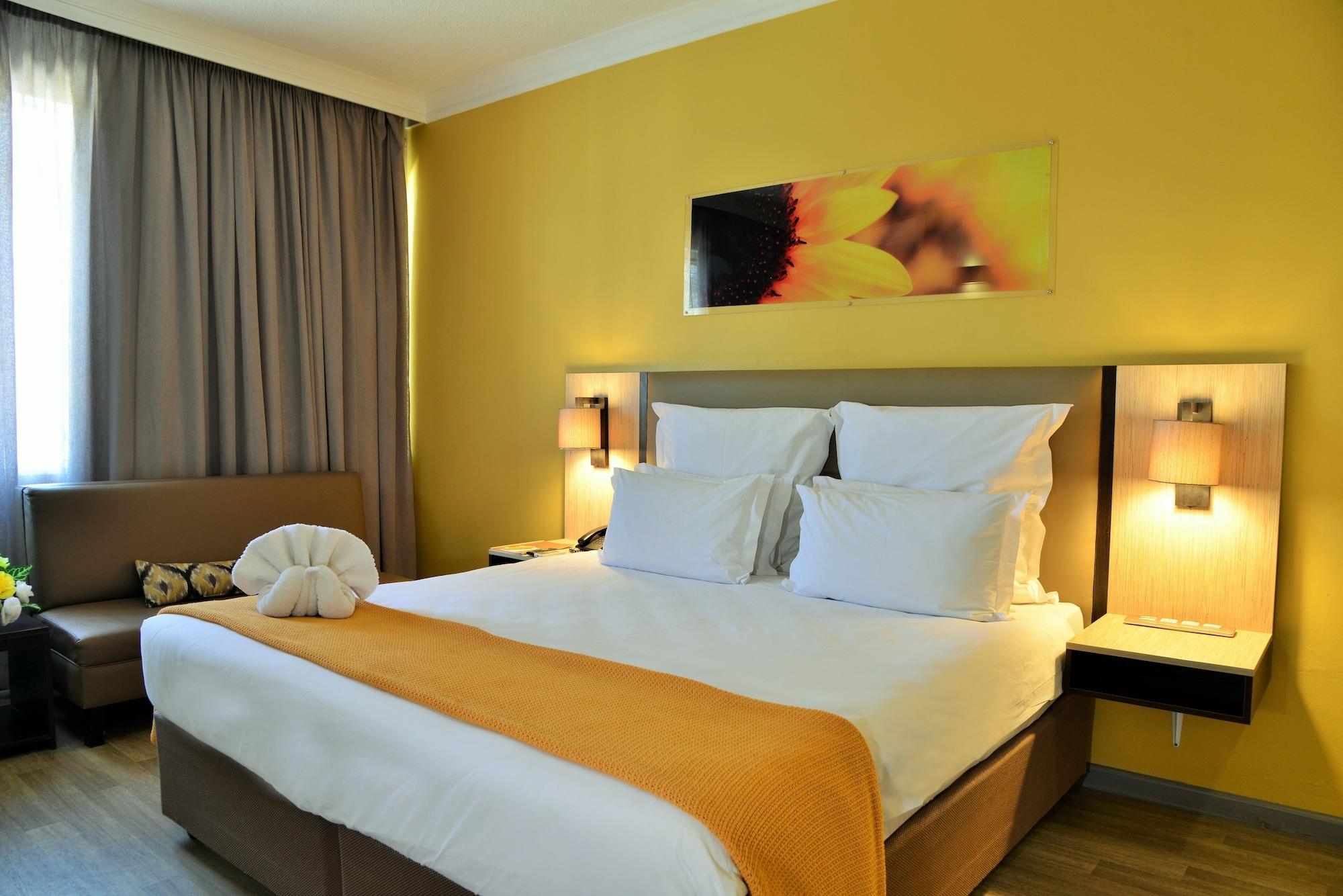 Cresta Oasis Hotel Harare Exterior photo