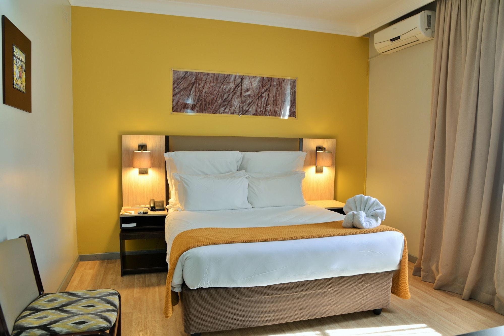 Cresta Oasis Hotel Harare Exterior photo