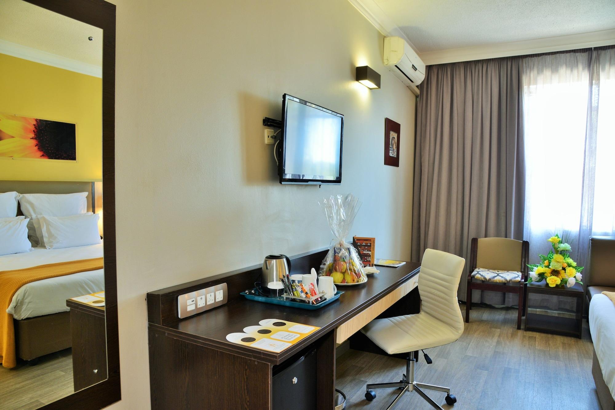 Cresta Oasis Hotel Harare Exterior photo