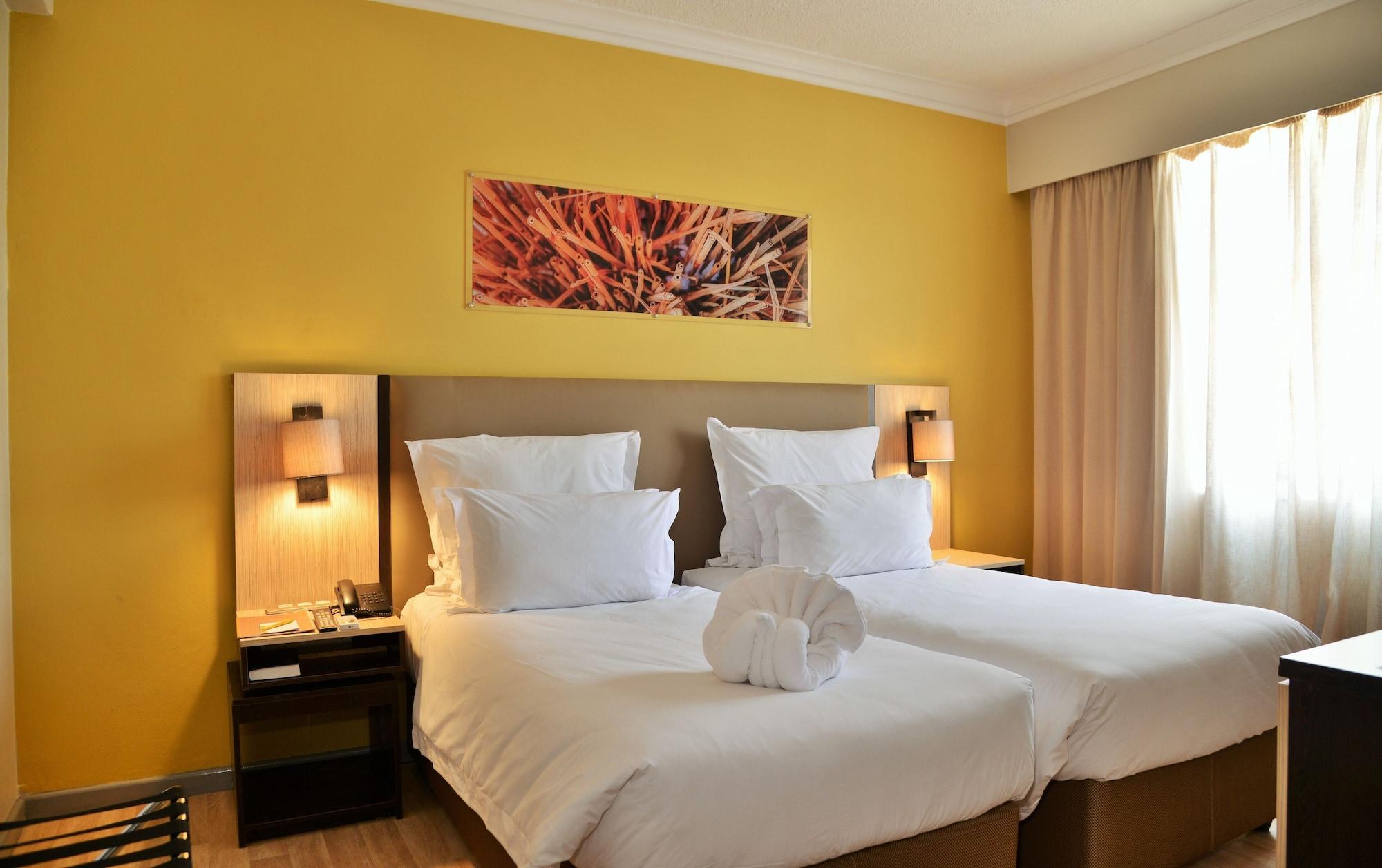 Cresta Oasis Hotel Harare Exterior photo