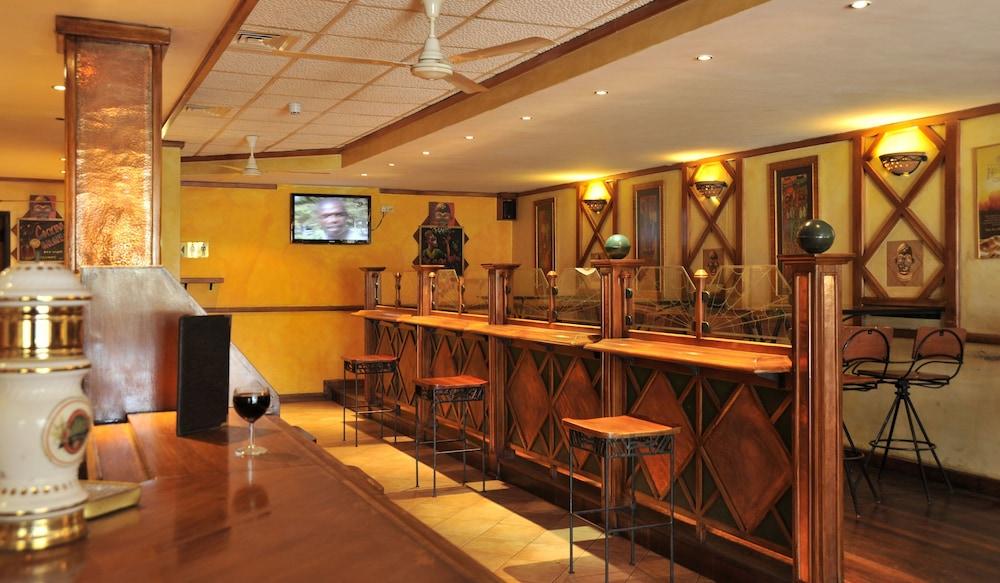 Cresta Oasis Hotel Harare Exterior photo