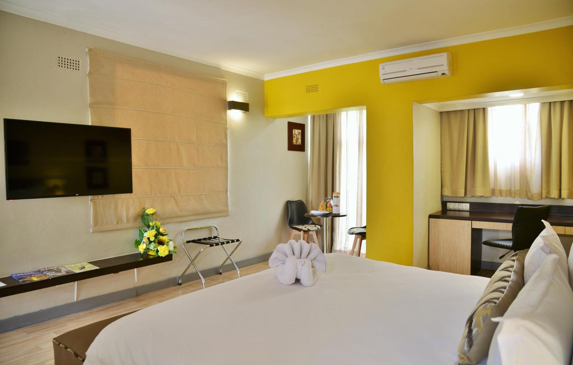 Cresta Oasis Hotel Harare Exterior photo