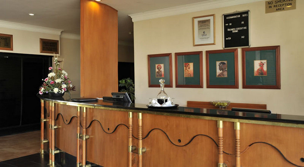 Cresta Oasis Hotel Harare Exterior photo