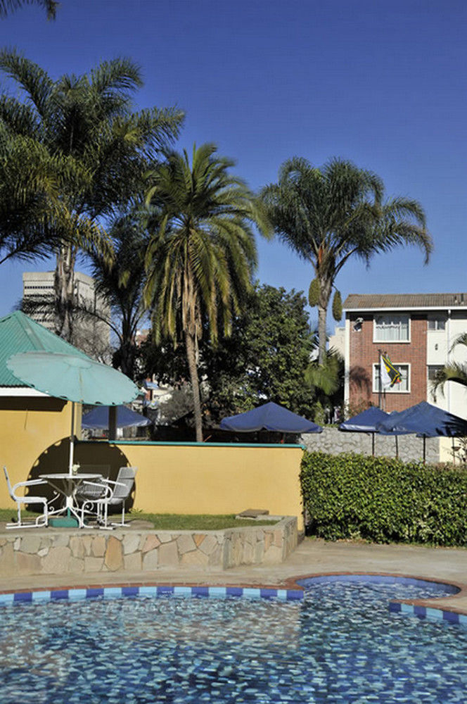 Cresta Oasis Hotel Harare Exterior photo