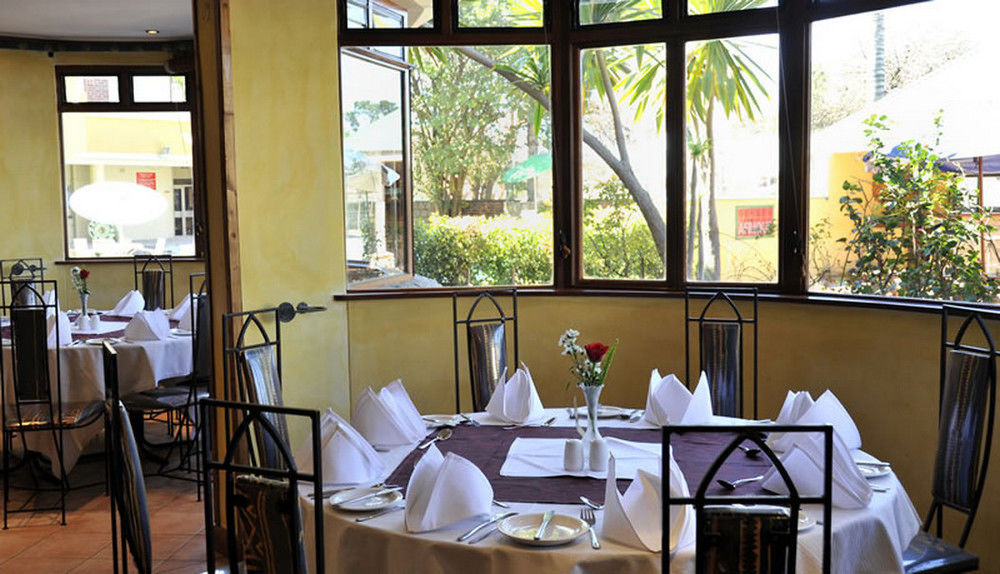 Cresta Oasis Hotel Harare Exterior photo
