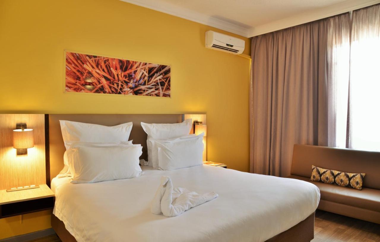 Cresta Oasis Hotel Harare Exterior photo
