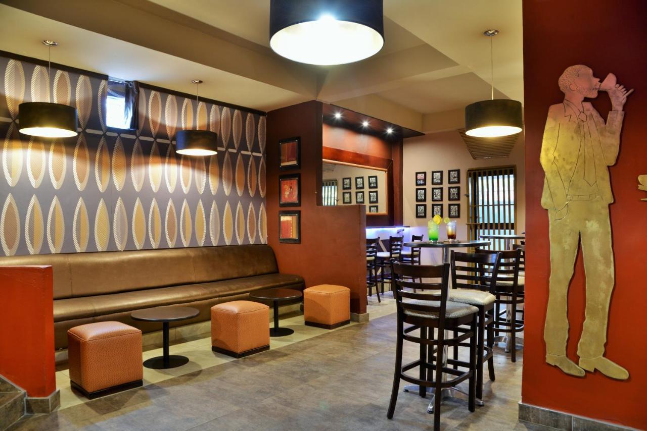 Cresta Oasis Hotel Harare Exterior photo