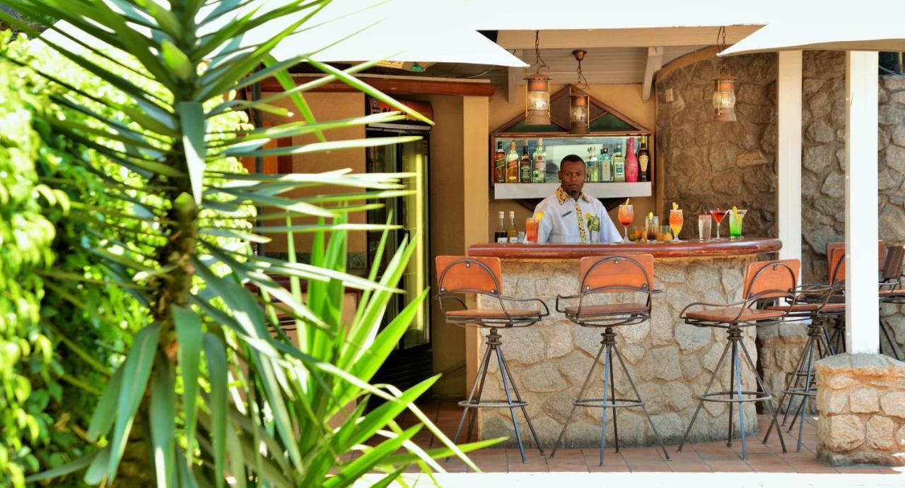 Cresta Oasis Hotel Harare Exterior photo